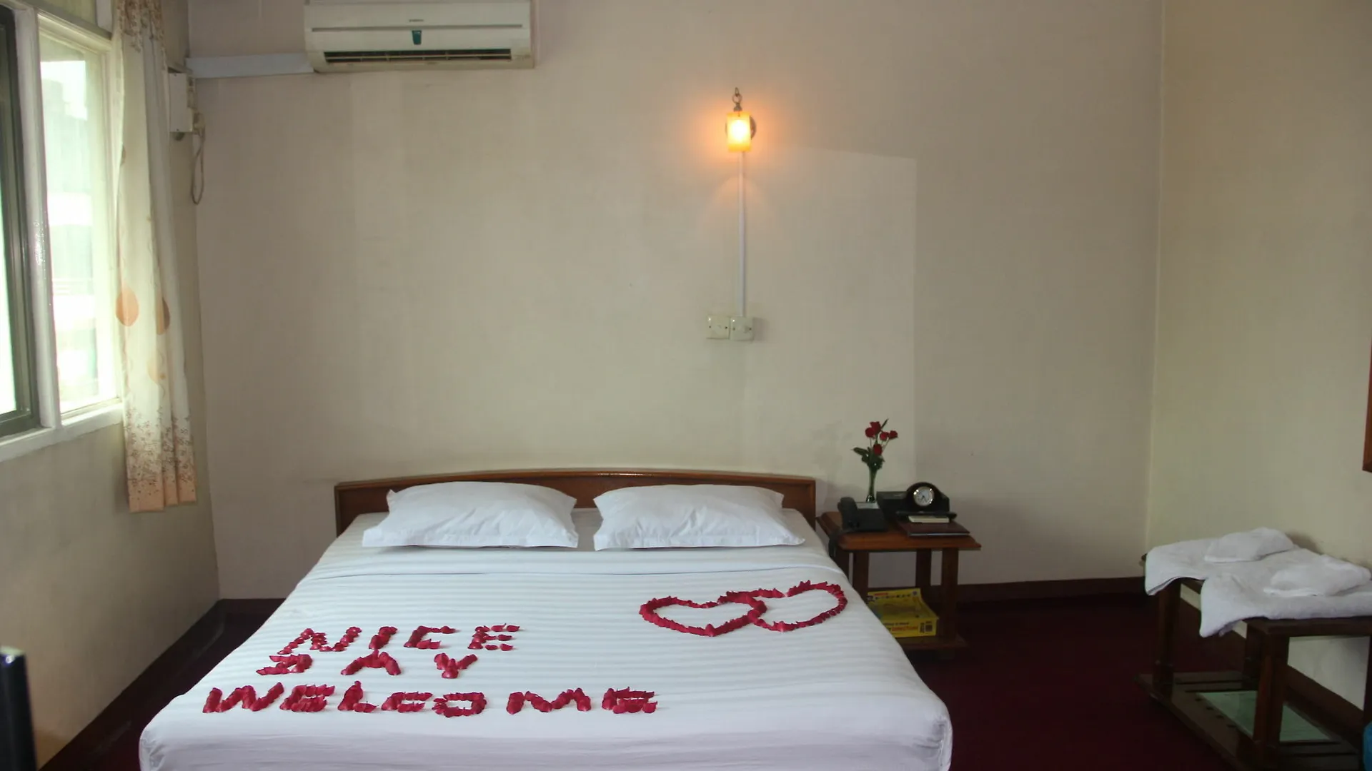Nice Day Hotel Γιανγκόν